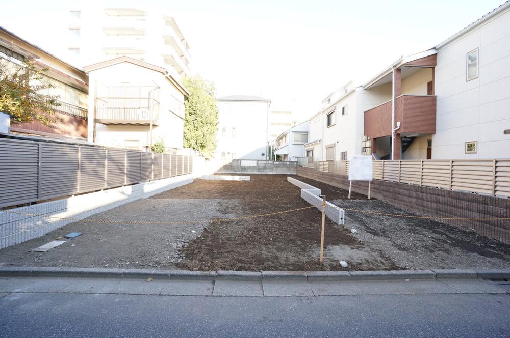 Local appearance photo. It will be all two buildings of new construction subdivision of Suginami Minamiogikubo 1-chome. It sun is the physician feeling that illuminate the Shanshan.