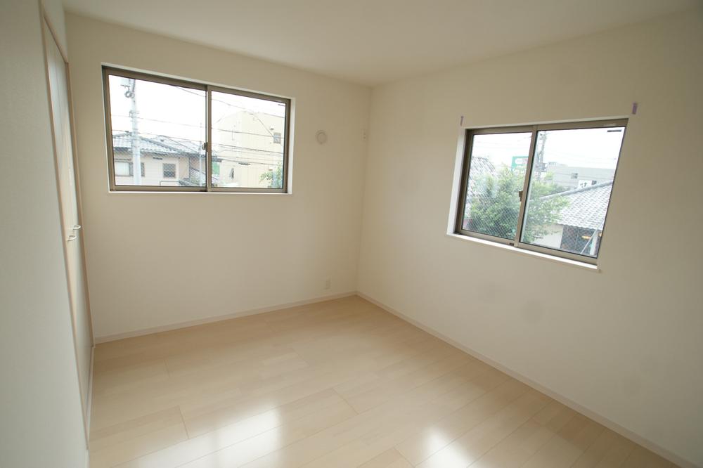 Same specifications photos (Other introspection). Brightly, Cozy living room. (Example of construction)