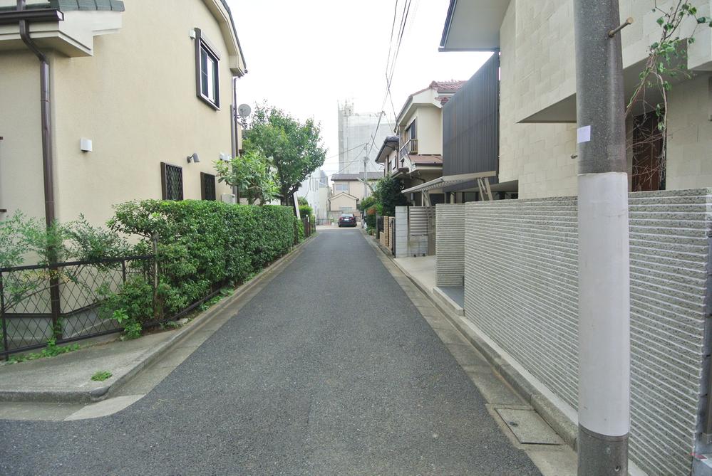 Local photos, including front road. Local (10 May 2013) Shooting