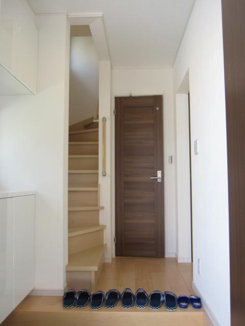 Entrance. Local (August 2013) Shooting