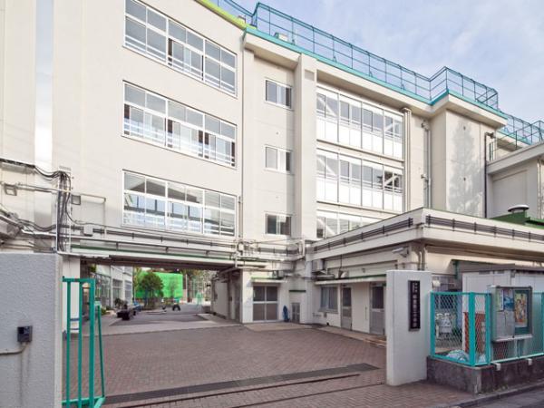Primary school. 310m Suginami Ward Suginami third elementary school to elementary school