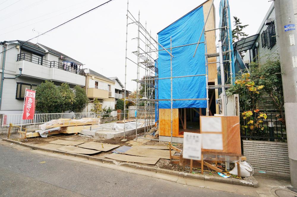 Local appearance photo. The surroundings are lush quiet residential area.