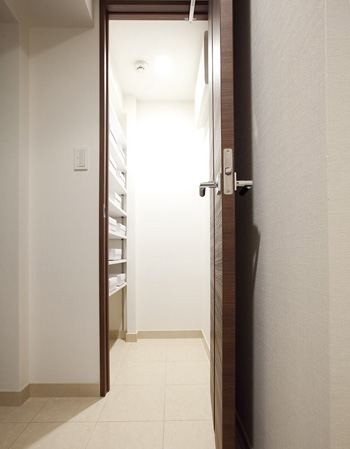 Receipt.  [Shoes-in closet] (Part dwelling unit)