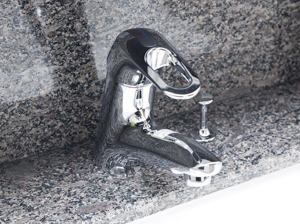 Bathing-wash room.  [Single lever mixing faucet] Selectively used the water and hot water at the touch of a button, Single lever mixing faucet. This is useful can be pulled out of the discharge port portion.