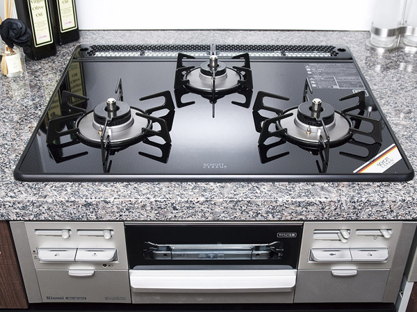 Kitchen.  [Glass top stove / Anhydrous both sides grilled automatic grill] beauty, Excellent is the top plate on the strength of the impact. Because it is less flat top irregularities, Wipe Easy. You can keep the cleanliness. Also, Grill quickly cook the food in the upper and lower burner. There is no need to turn over in the middle of baking, It does not collapse and only fish. Water bowl also do not need to grill dishes.