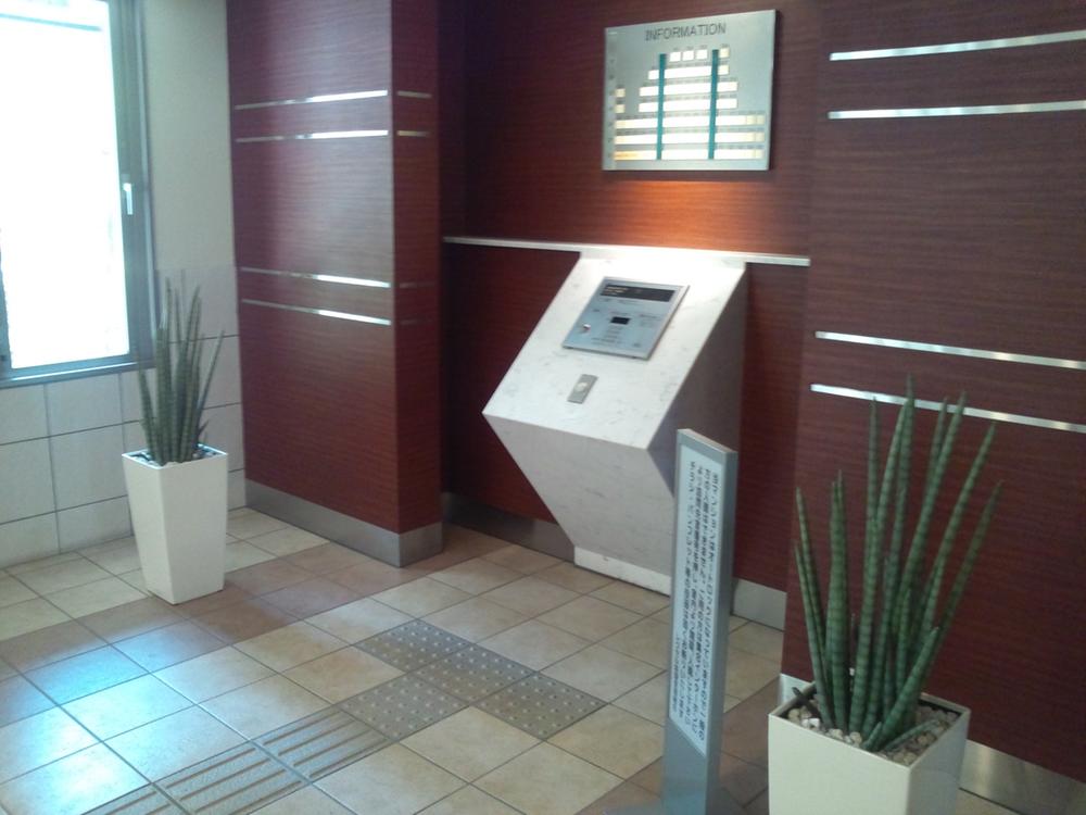 Entrance. Common areas Auto-lock system with a TV monitor