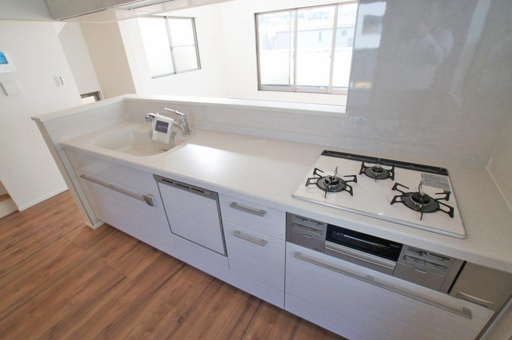 Kitchen. The kitchen will be equipped with dishwasher.