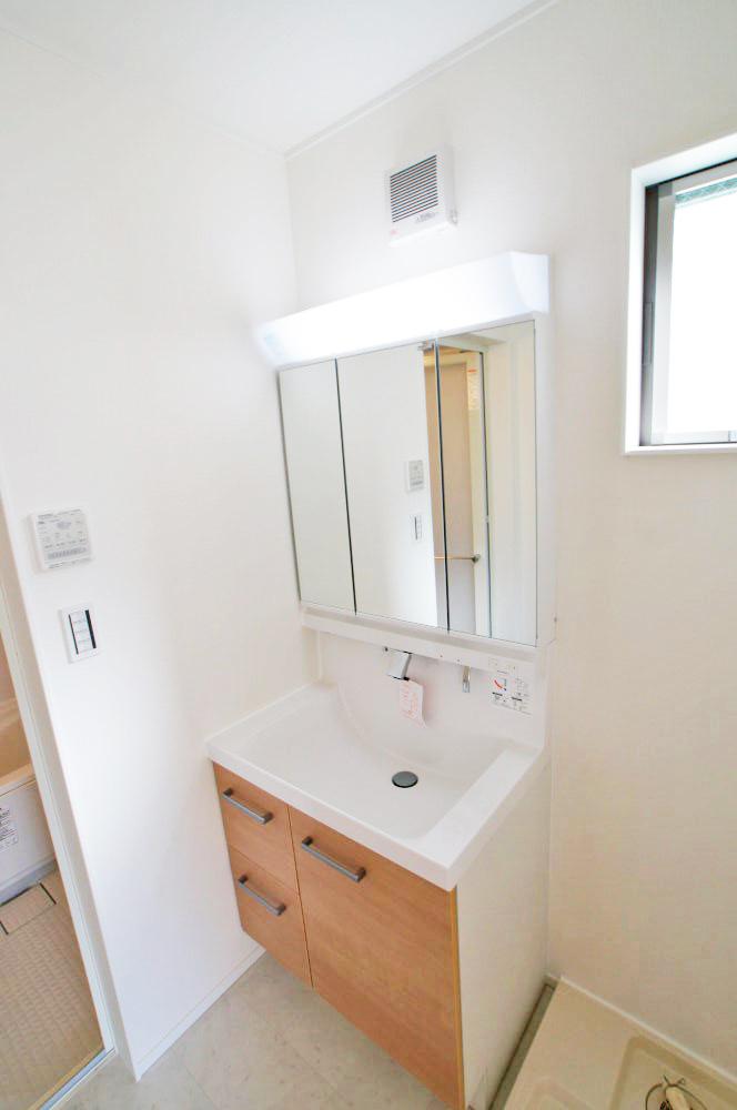 Wash basin, toilet. It will wash basin with shampoo dresser.