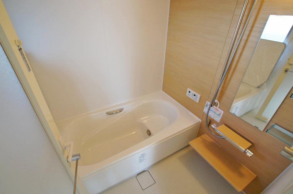 Bathroom. Bathroom is equipped with ventilation drying heater. It is a space that will heal daily fatigue