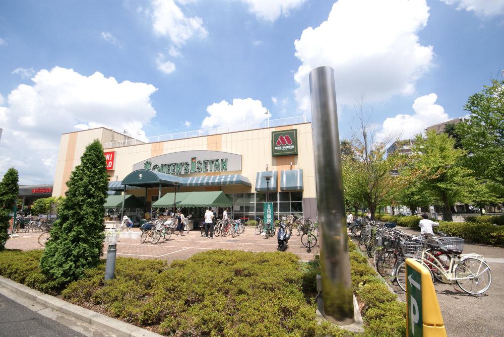 Supermarket. 559m until the Queen's Isetan Suginami Momoi shop