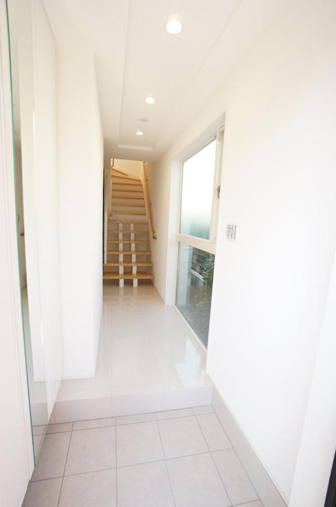 Entrance. Bright entrance that white was the keynote.