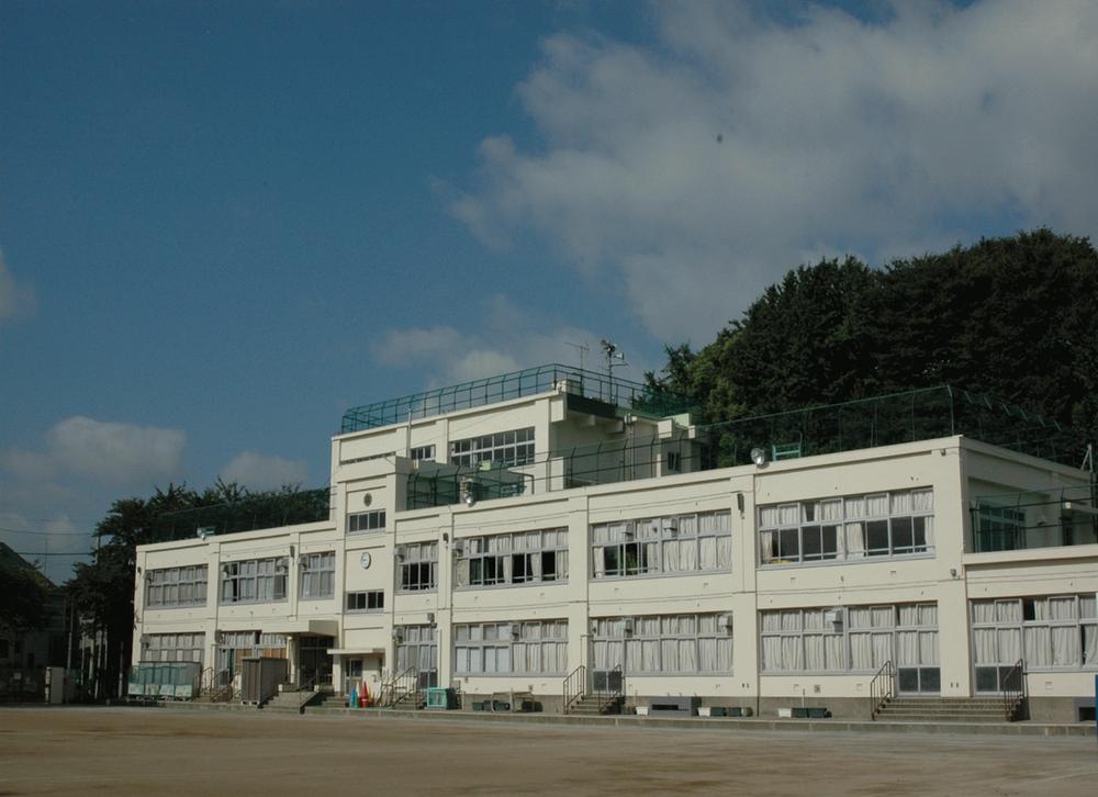 Junior high school. Shinmei 721m until junior high school