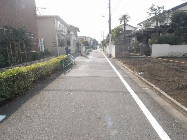 Local photos, including front road. Frontal road