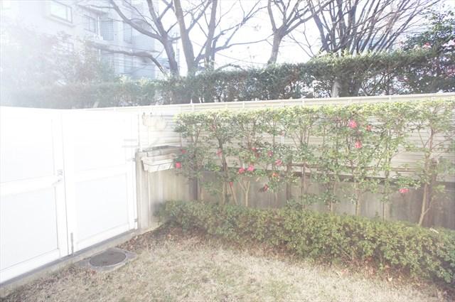 View photos from the dwelling unit. Local (December 13, 2013) Shooting