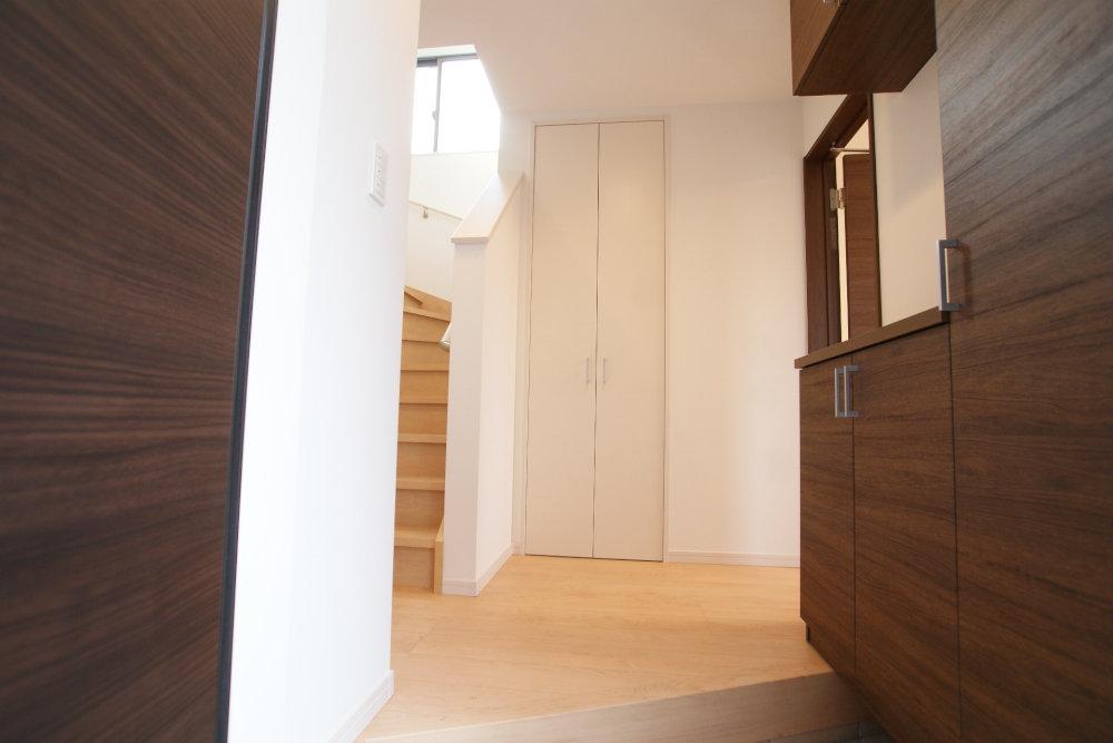 Same specifications photos (Other introspection). It will be the entrance of construction cases.