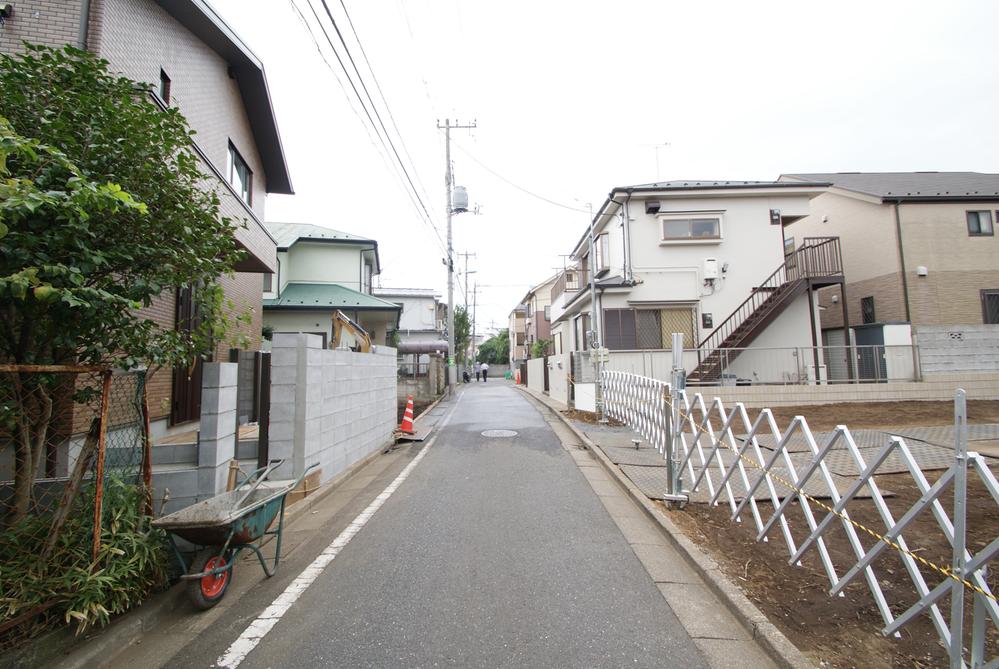 Local photos, including front road. Car Street also less, Is also worry in small children.