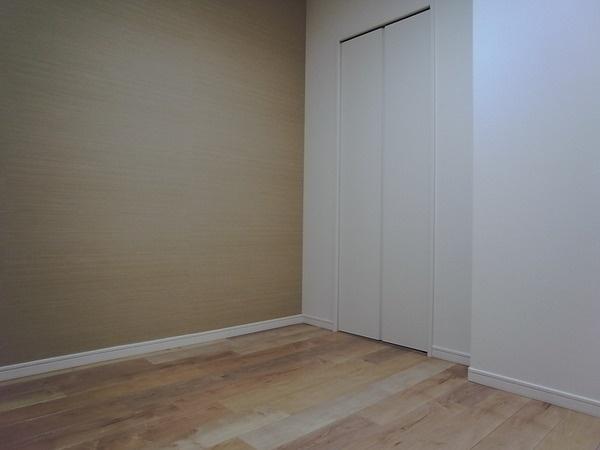 Non-living room. North Western-style