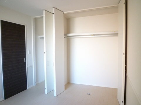 Receipt. Capacity large there-to-ceiling bedroom closet!