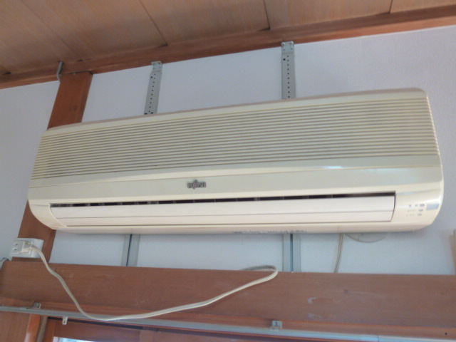 Entrance. Air conditioning