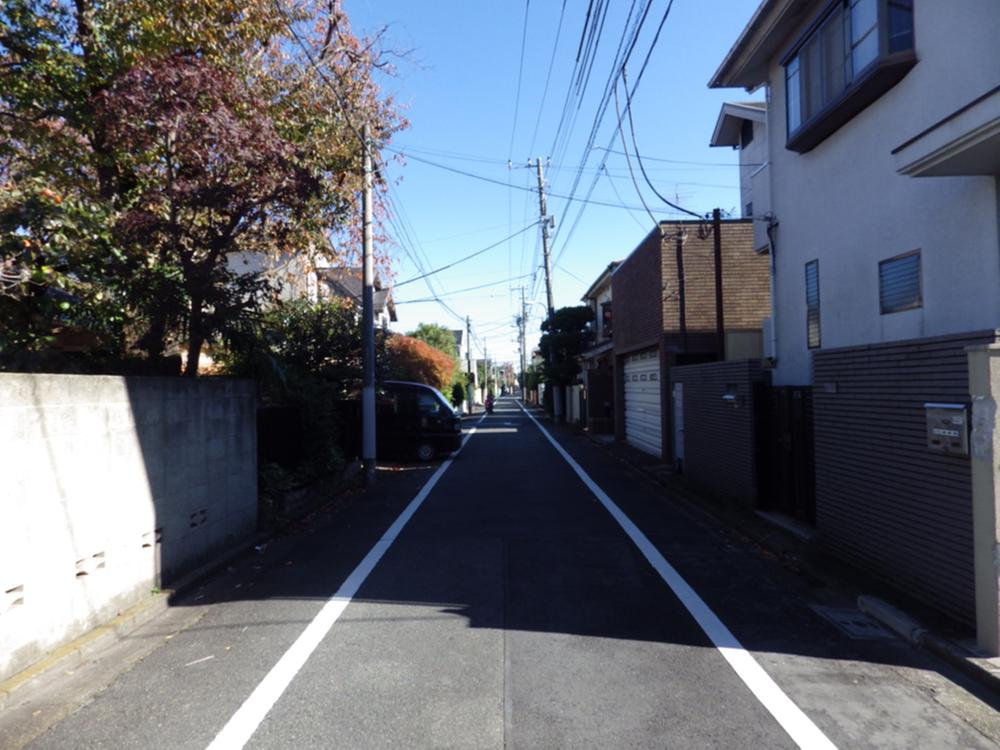 Local photos, including front road. Local (12 May 2013) Shooting