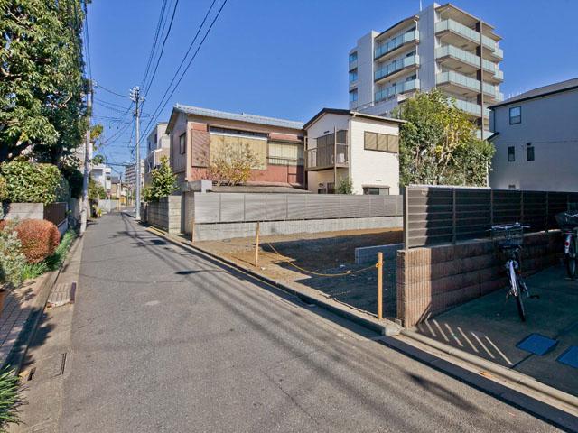 Local photos, including front road. Local (11 May 2013) Shooting