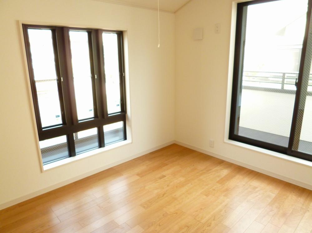 Same specifications photos (Other introspection). Western-style construction cases