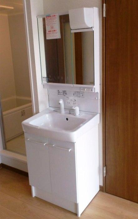 Wash basin, toilet. Wash basin (June 2013) Shooting