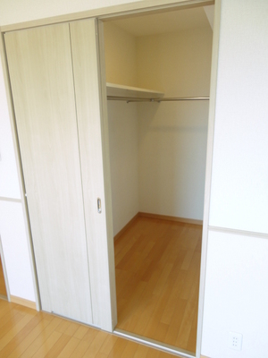 Receipt. Walk-in closet