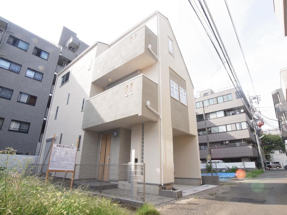 Local appearance photo. Indoor (11 May 2013) Shooting