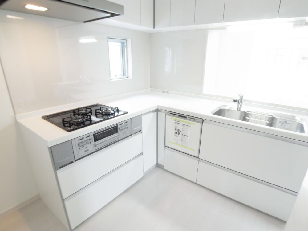 Kitchen. Indoor (11 May 2013) Shooting