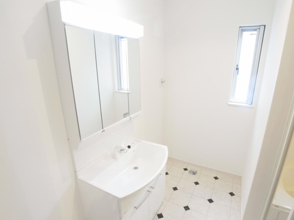 Wash basin, toilet. Indoor (11 May 2013) Shooting