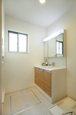 Other Equipment. Vanity with hand shower shampoo can also feel free to. Large storage mirror, Large capacity ball, Fitted with a towel bar. (Same specifications)