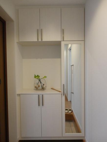 Entrance. Building 2 entrance (H25. 3 May) Shooting