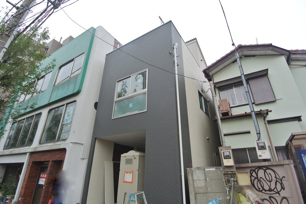 Local appearance photo. Local (10 May 2013) Shooting