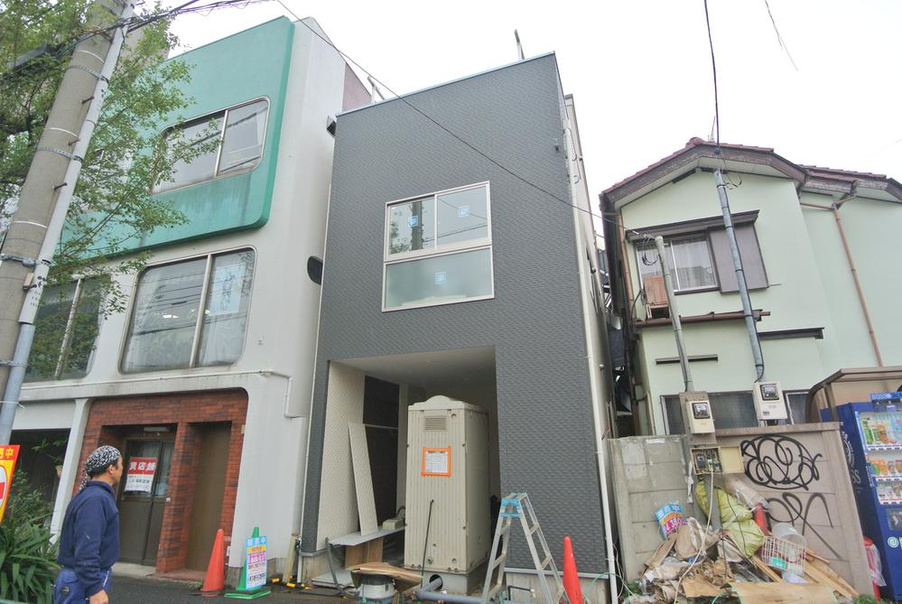 Local appearance photo. Local (10 May 2013) Shooting