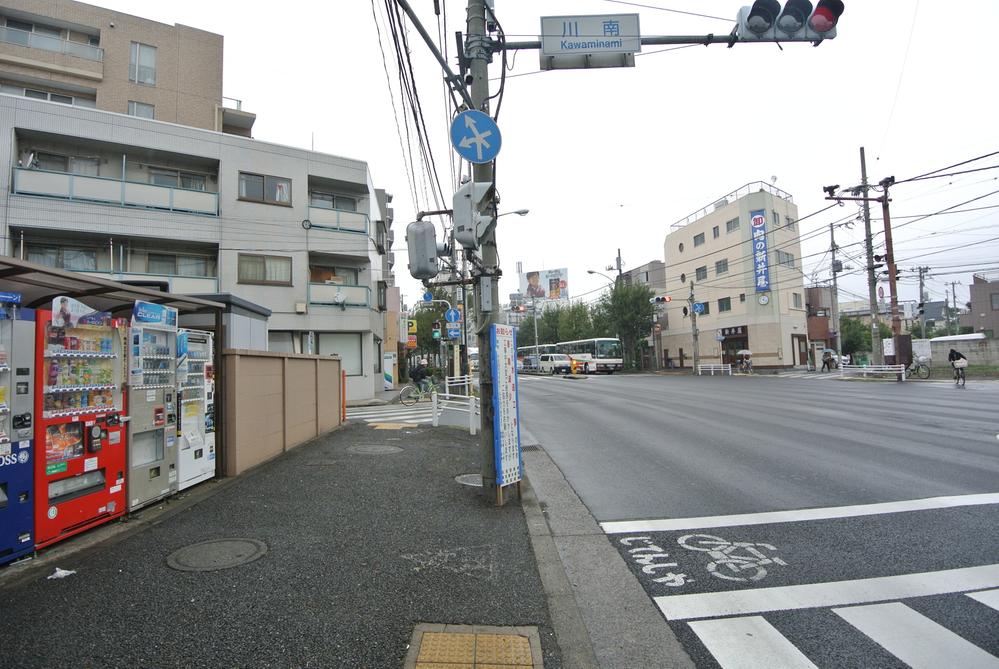 Local photos, including front road. Local (10 May 2013) Shooting