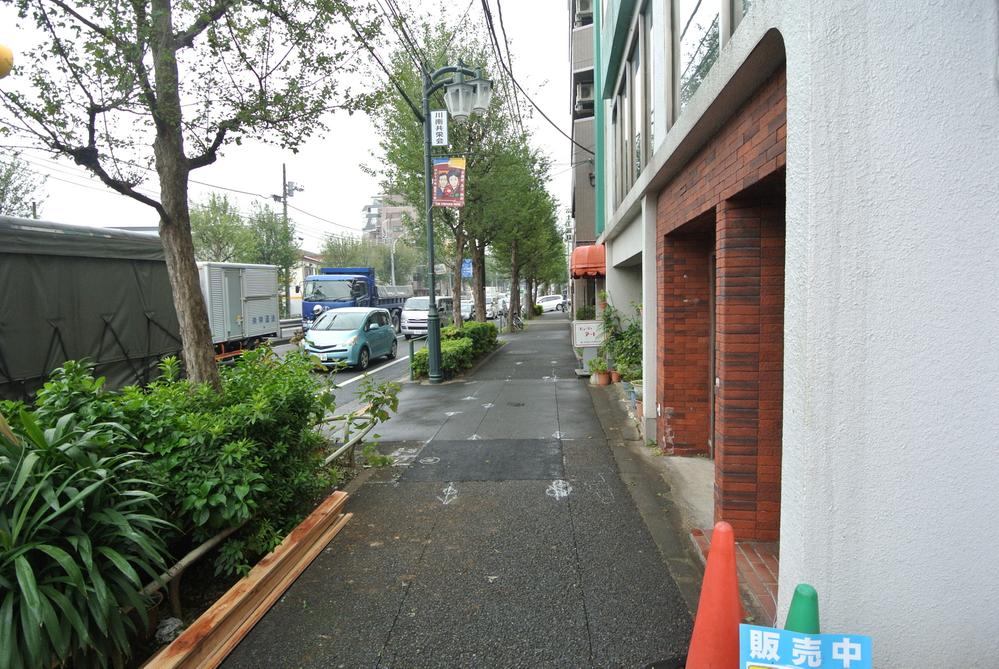 Local photos, including front road. Local (10 May 2013) Shooting