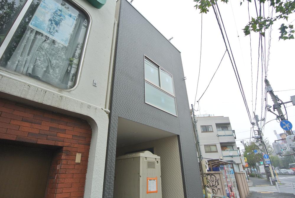 Local appearance photo. Local (10 May 2013) Shooting