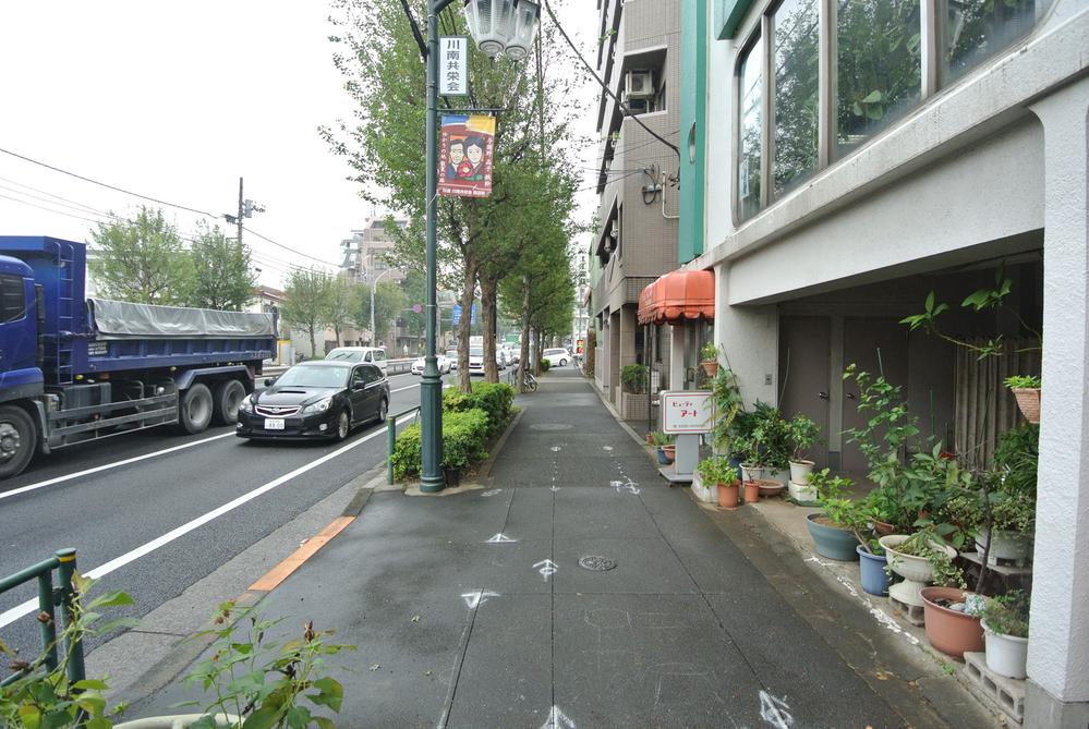 Local photos, including front road. Local (10 May 2013) Shooting