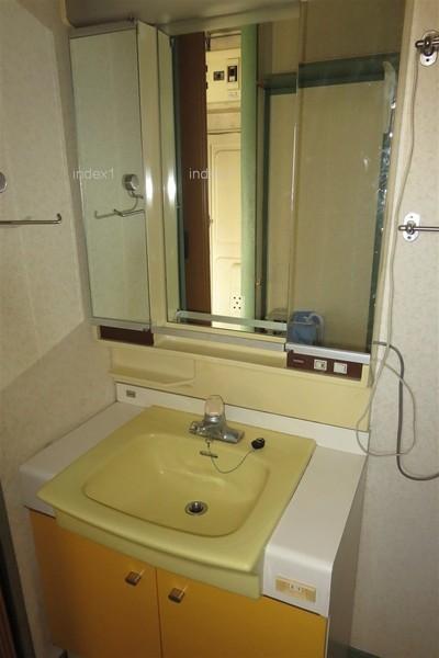 Wash basin, toilet. The right hand is the washroom on the front door