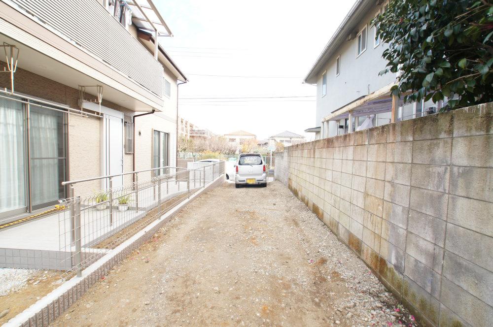 Local land photo. Since the width of the alley-like portion is 3m, You can through which the bicycle aside parked the car.