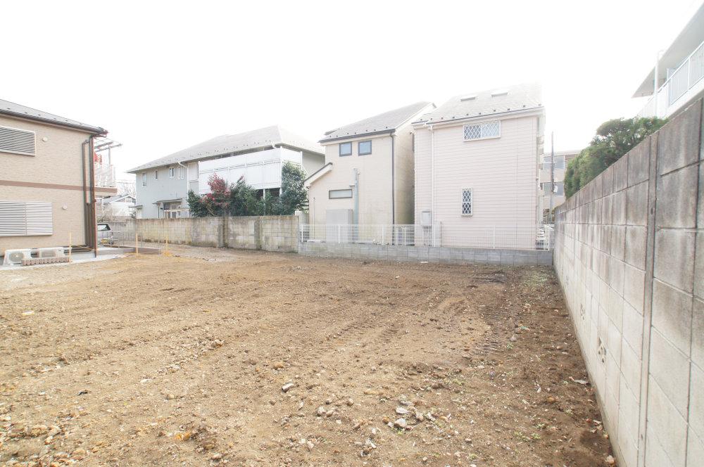 Local land photo. Public road is located 5.4m, For 3m of contact road, Easy to park.