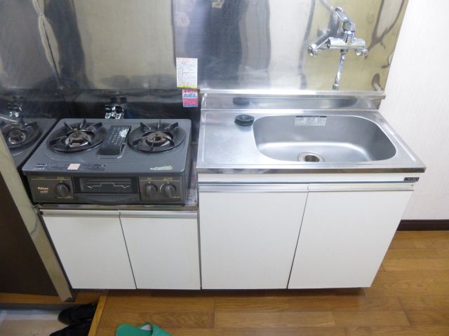 Kitchen. 2-neck is a spacious kitchen stove!