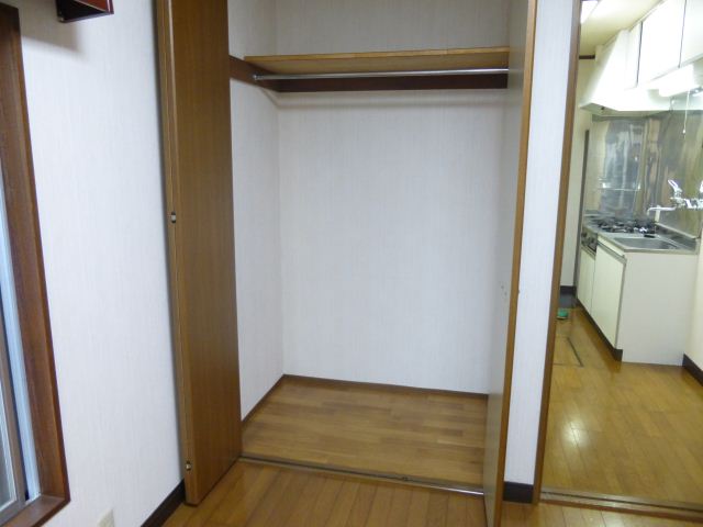 Receipt. The 4.5 Pledge of the room there is a housing with depth!