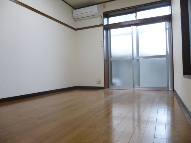 Living and room. Room of bright two-sided lighting flooring ☆