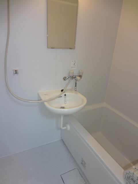 Bathroom. Indoor (12 May 2013) Shooting