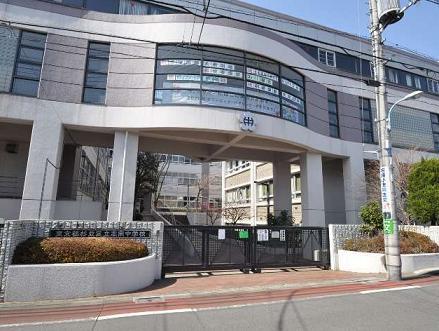 Junior high school. 703m to Suginami Tatsudaka Minami Junior High School