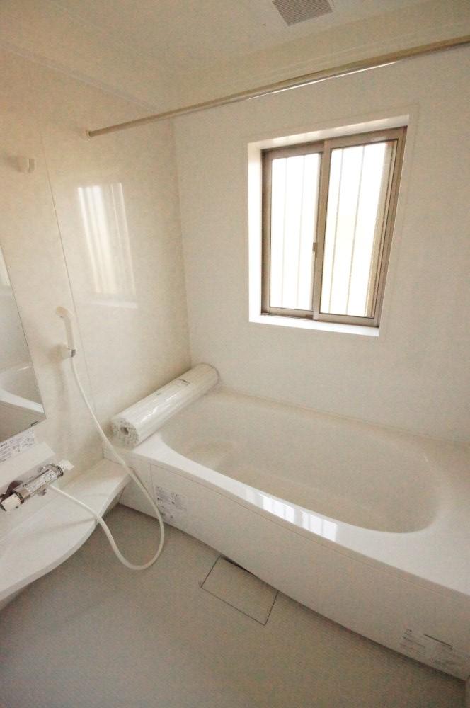 Same specifications photo (bathroom). System bus with a bathroom ventilation dryer. (Example of construction)