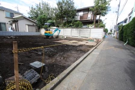 Local photos, including front road. Nishiogikubo walk 15 minutes! 