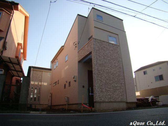 Local appearance photo. Local (12 May 2013) Shooting